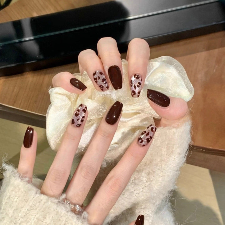 Elegant and Trendy Nail Set Bowlift