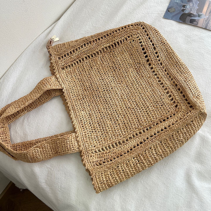 Handmade straw bag with floral details Bowlift