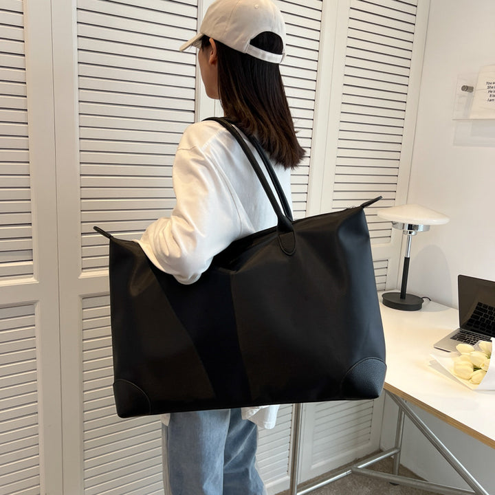Large travel bag with durable material and multiple compartments Bowlift