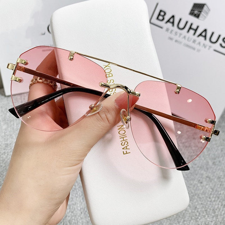 Ladies trendy sunglasses in elegant, polygonal design Bowlift