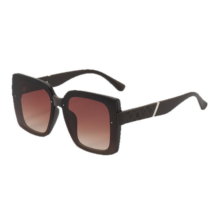 Women's fashionable sunglasses in feminine geometric design Bowlift