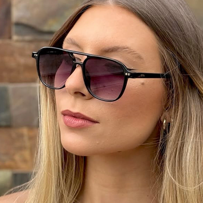 Women’s modern square sunglasses with robust design and UV protection Bowlift