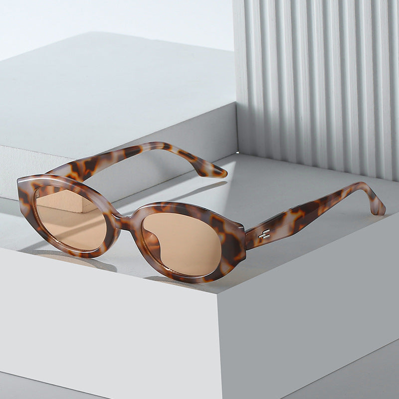 Fashion-Forward Statement Oval Sunglasses Bowlift