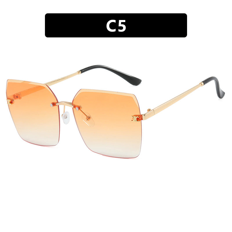 Women's square sunglasses in modern design with delicate metal frame Bowlift