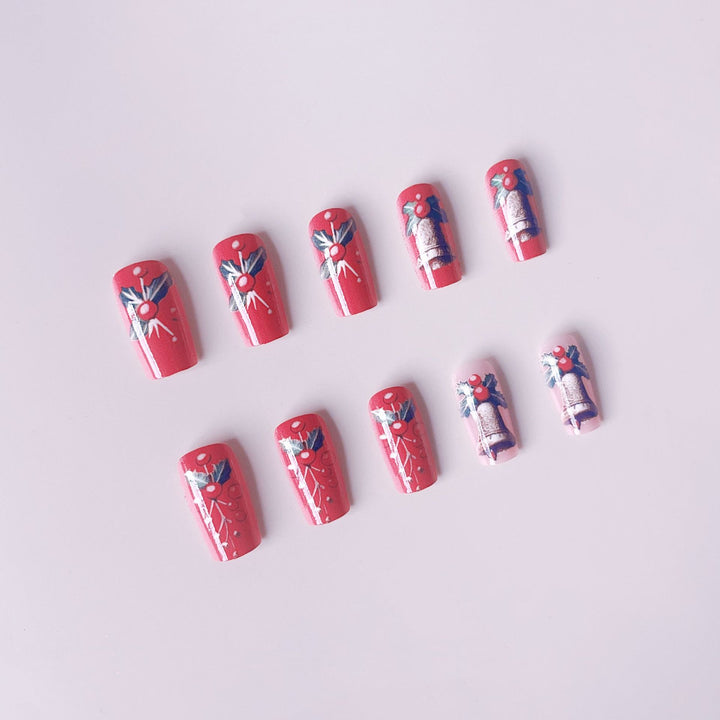 Artificial nail set with festive Christmas design and glitter details Bowlift