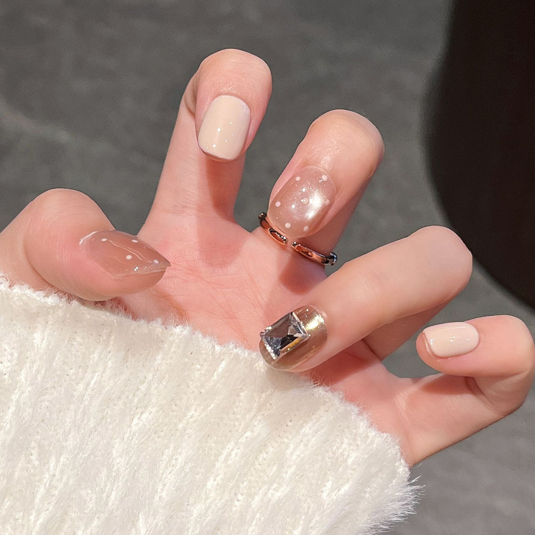 Elegant Decorative Press-On Nail Extensions with Pearls Bowlift