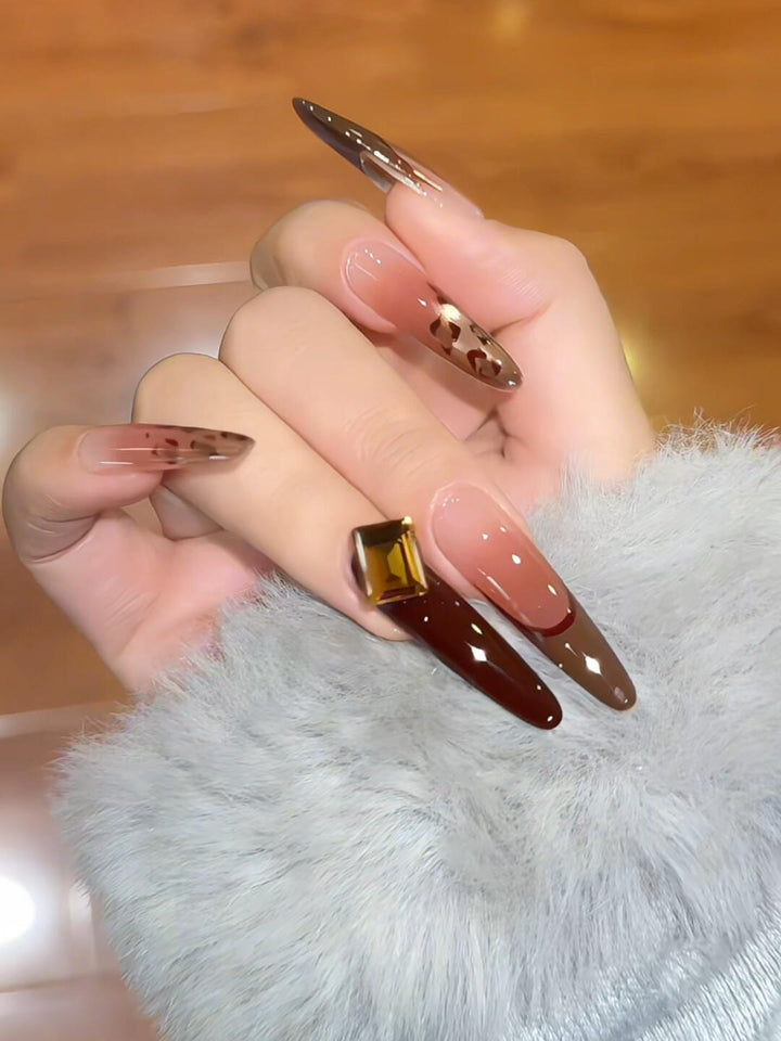 Artificial nails with elegant glitter and gold accent design Bowlift