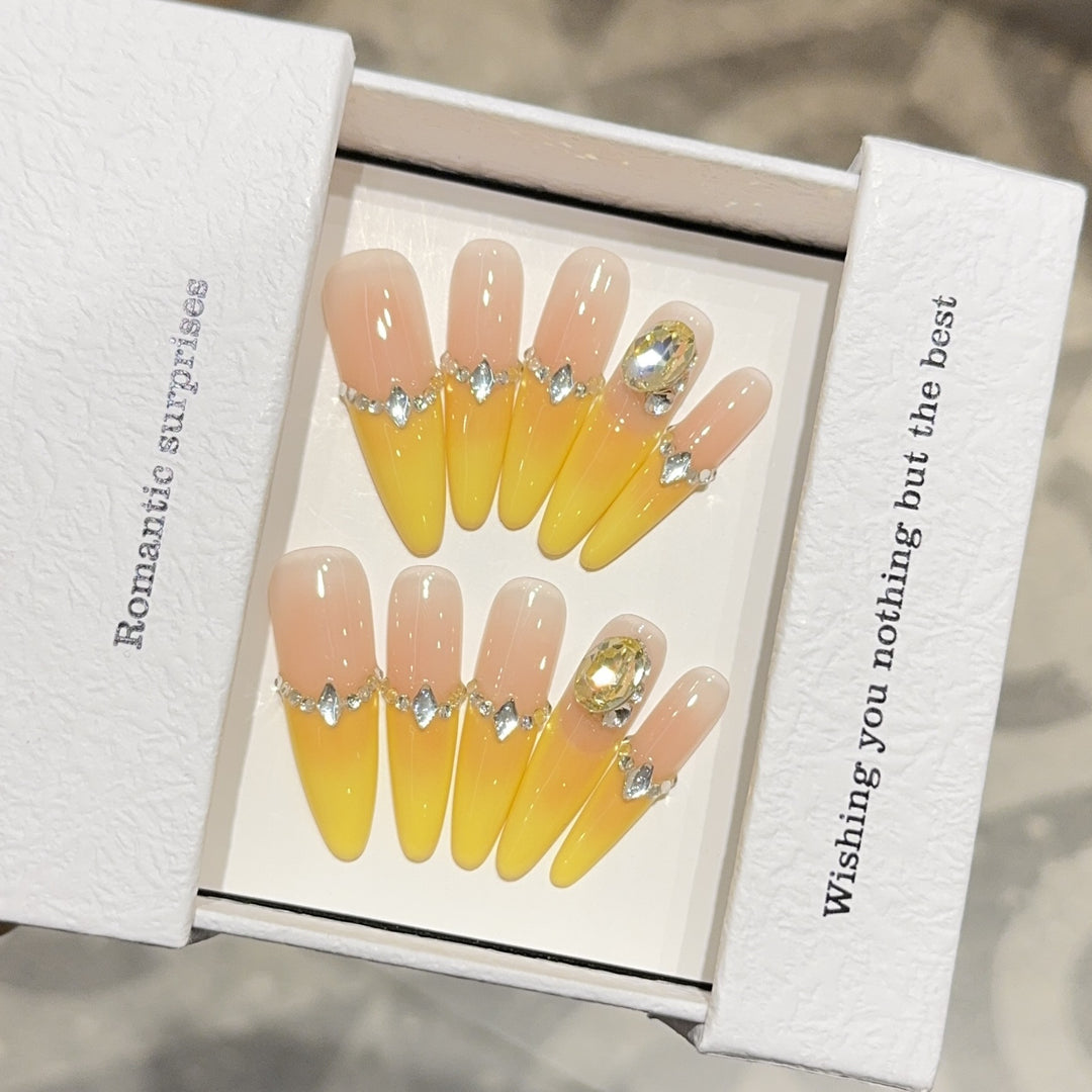 Artificial nails with luxurious glitter and gradient color Bowlift