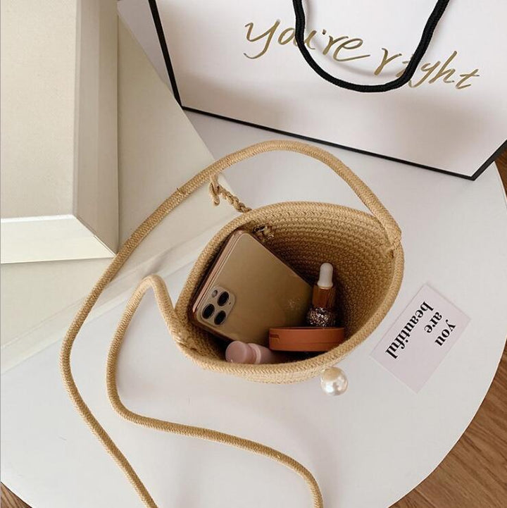 Elegant Handbag with Pearl Closure Bowlift