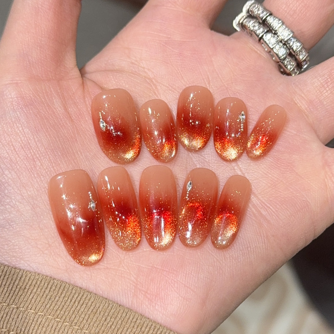 High-quality artificial nails with ombre effect Bowlift