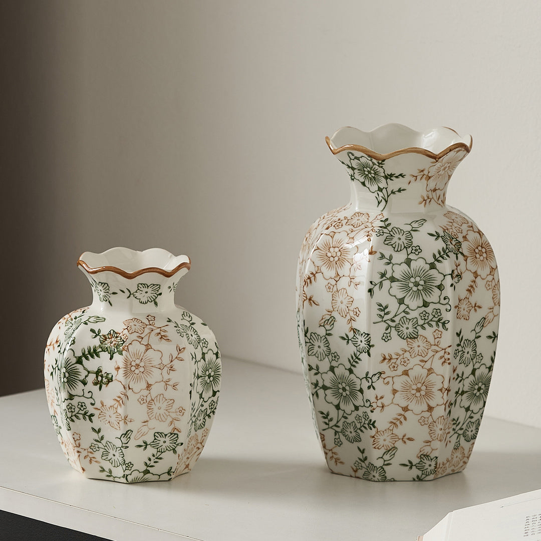 Elegant ceramic vase with floral pattern Bowlift