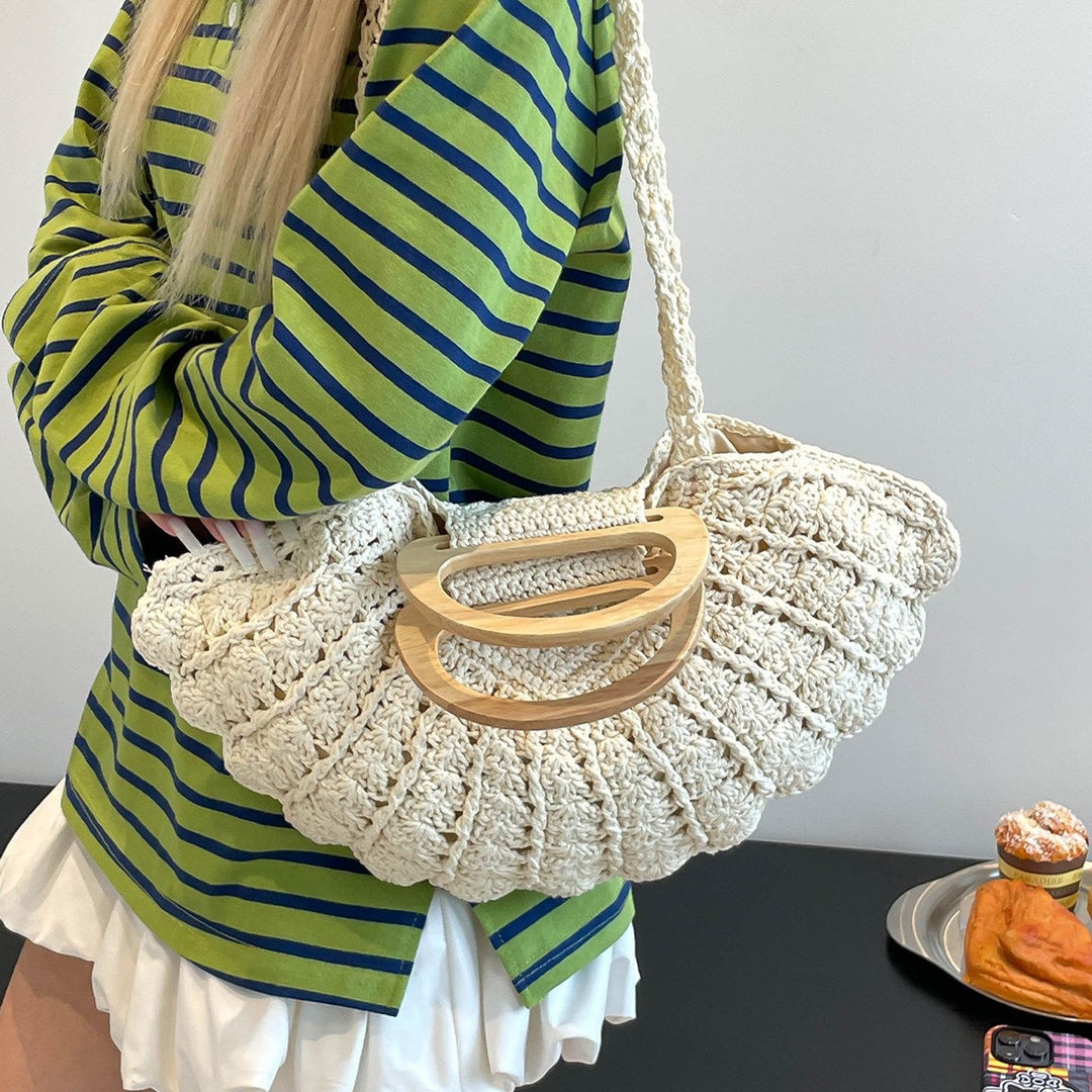 Handbag with Unique Wooden Handle Design Bowlift