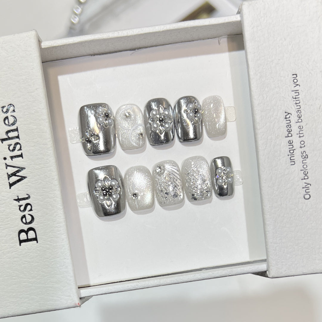 Decorative Silver Press-On Nail Set Bowlift
