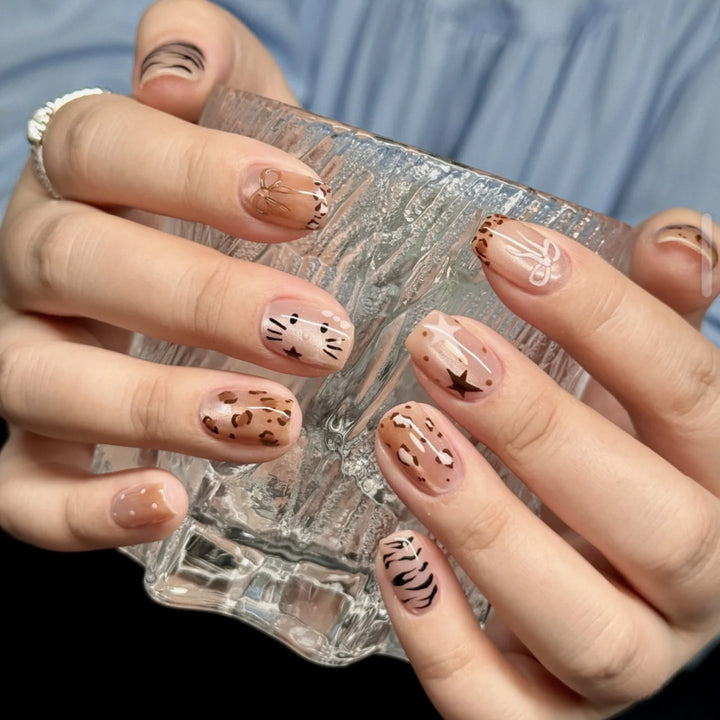 Stylish animal motif artificial nails Bowlift