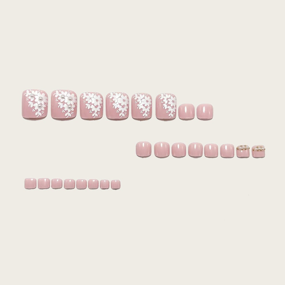 Artificial nails with delicate flower design and elegant accents Bowlift