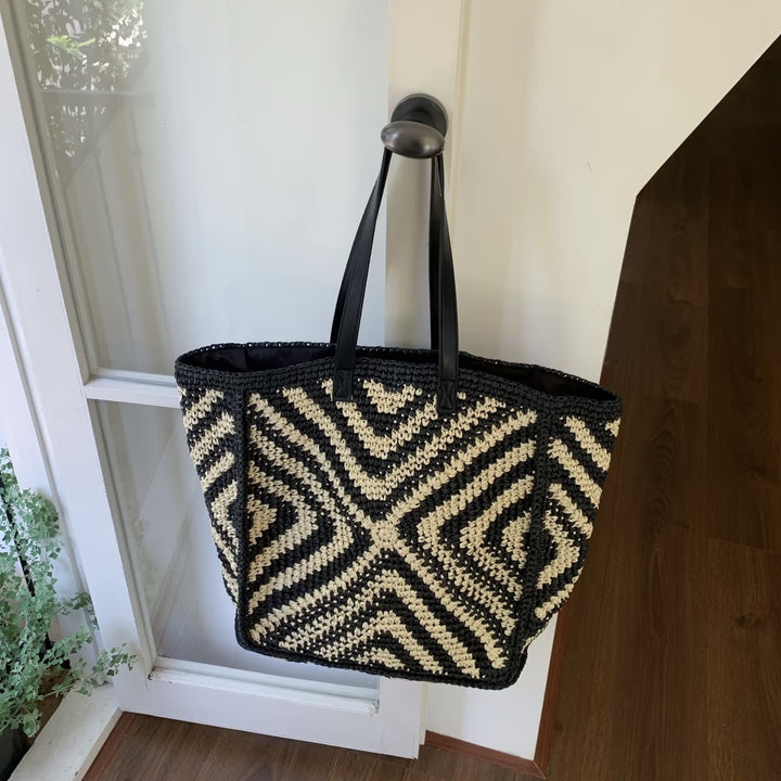Designer basket bag with graphic pattern Bowlift