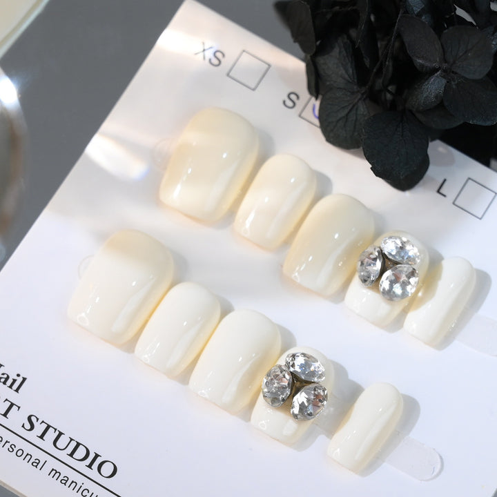 Decorative Rhinestone Press-On Nail Set Bowlift