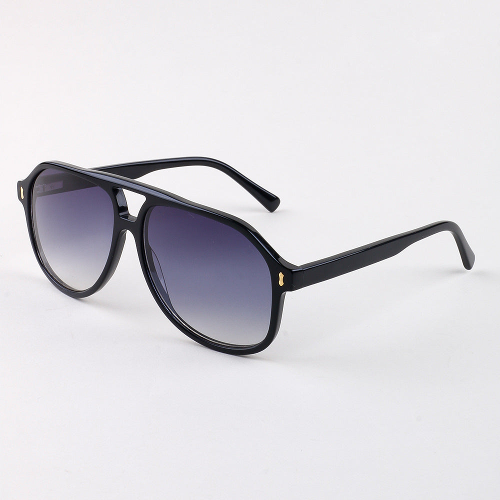 Women's modern sunglasses with innovative Bowlift frame