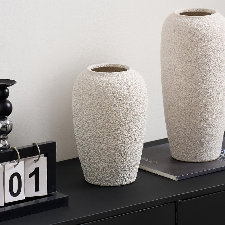 Stylish ceramic vase with textured design Bowlift