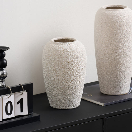 Stylish ceramic vase with textured design Bowlift