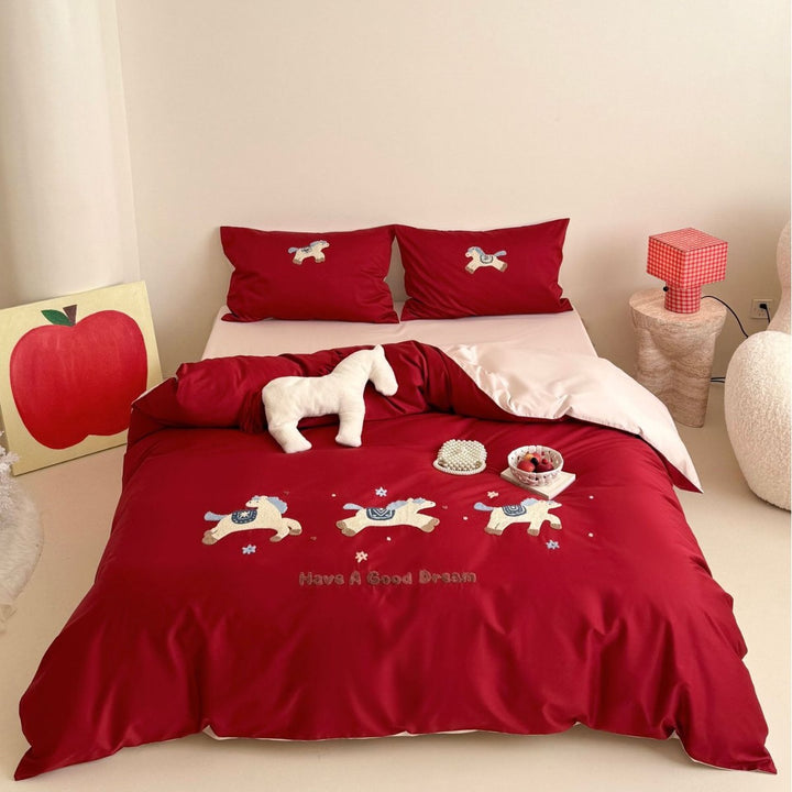 Bedding set with embroidered horse appliqués