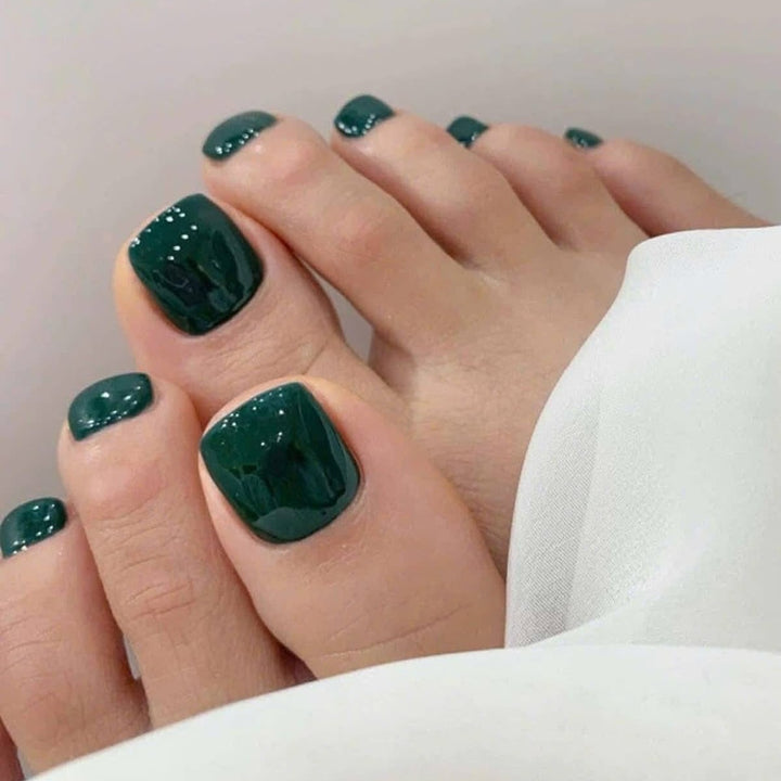 Artificial nail set with luxurious high-gloss finish Bowlift