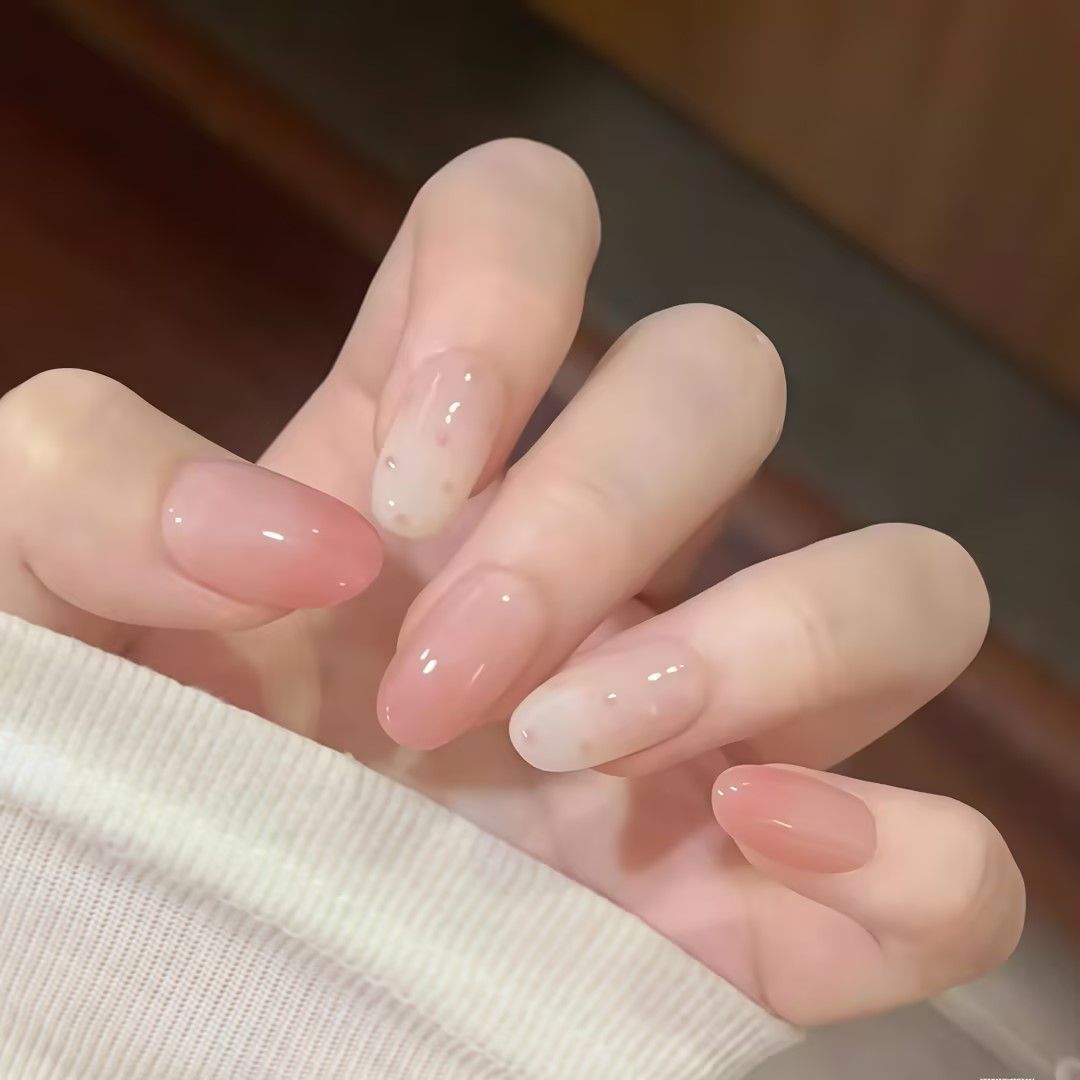 Glossy Ombre Press-On Nail Extensions Bowlift