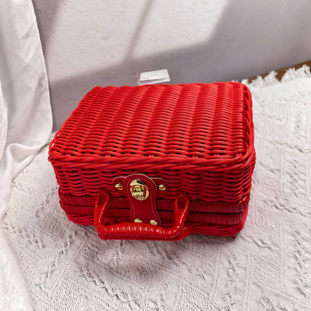 Women elegant handbag made of woven material Bowlift