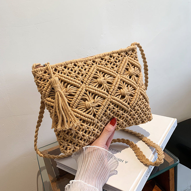 Hand-knotted shoulder bag with tassels and geometric pattern Bowlift