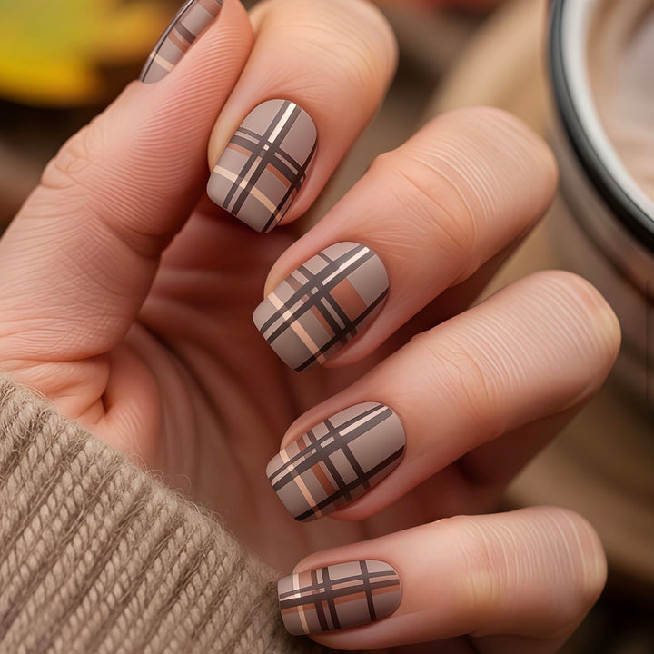 Stylish Plaid Press-On Nail Set Bowlift