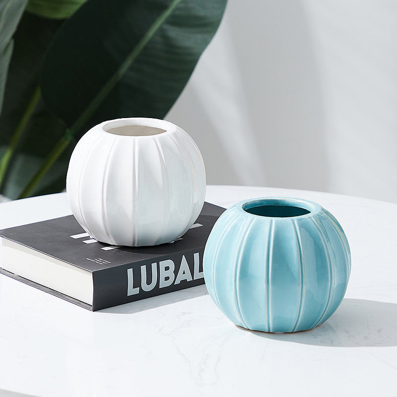 Decorative ceramic vase with modern ribbed design Bowlift
