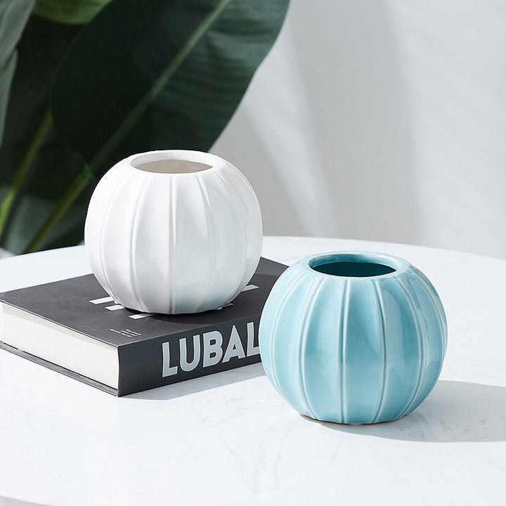 Decorative ceramic vase with modern ribbed design Bowlift