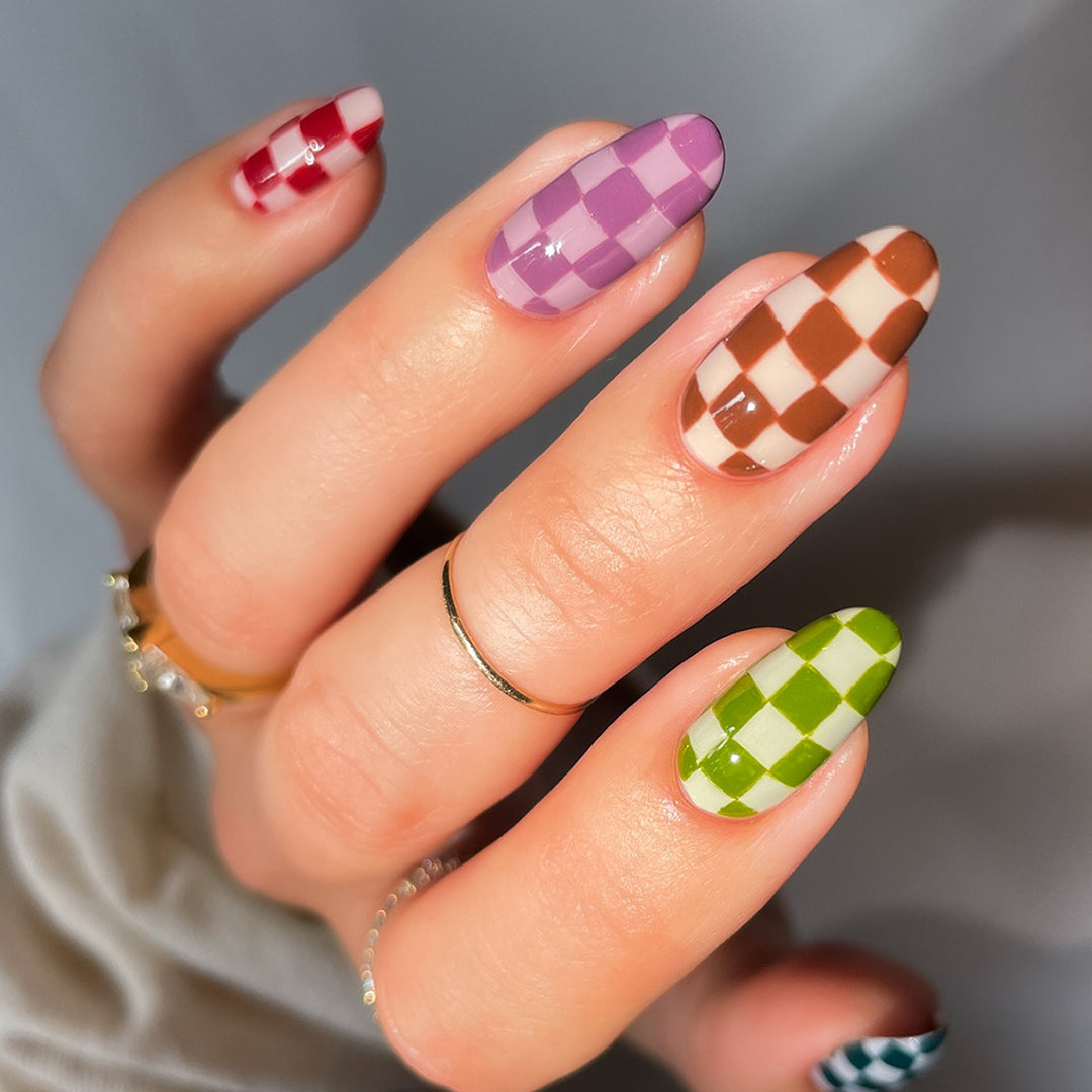 Artificial Nails in Modern Checkerboard Design Bowlift