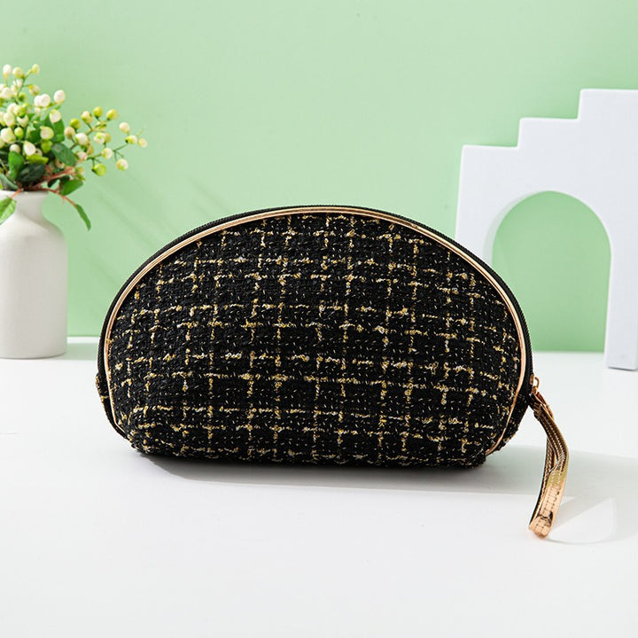 Stylish and Spacious Cosmetic Bag Bowlift