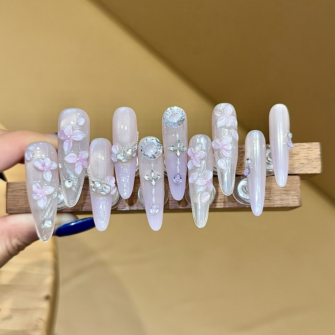 Artificial nails with delicate flower design and glitter accents Bowlift