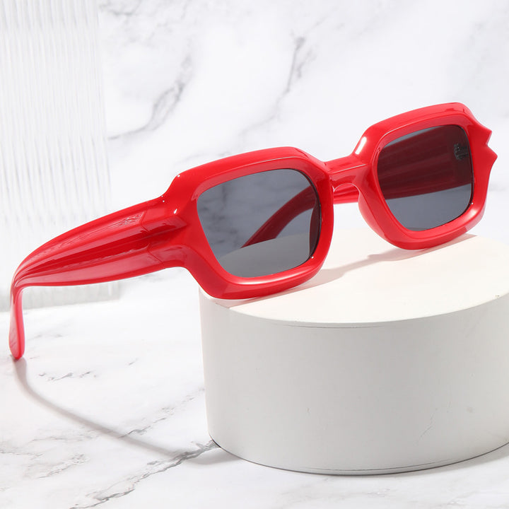 Women's fashionable sunglasses in contemporary design Bowlift