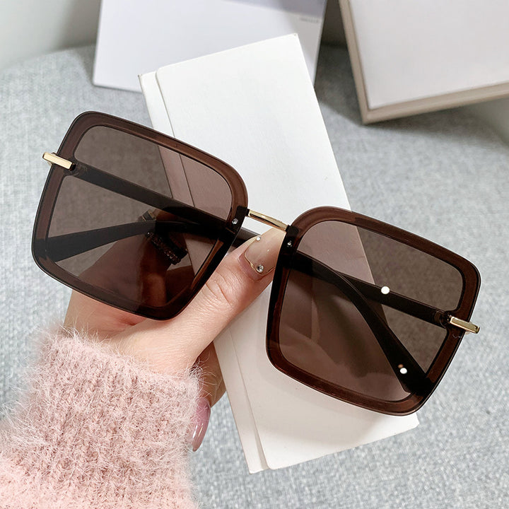 Women's trendy sunglasses in modern square design Bowlift