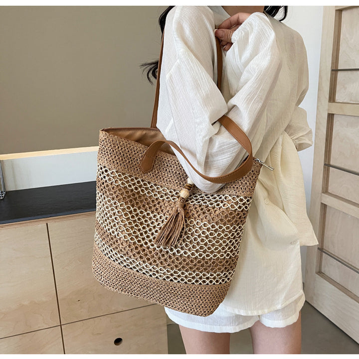Braided tote bag with decorative fringes Bowlift