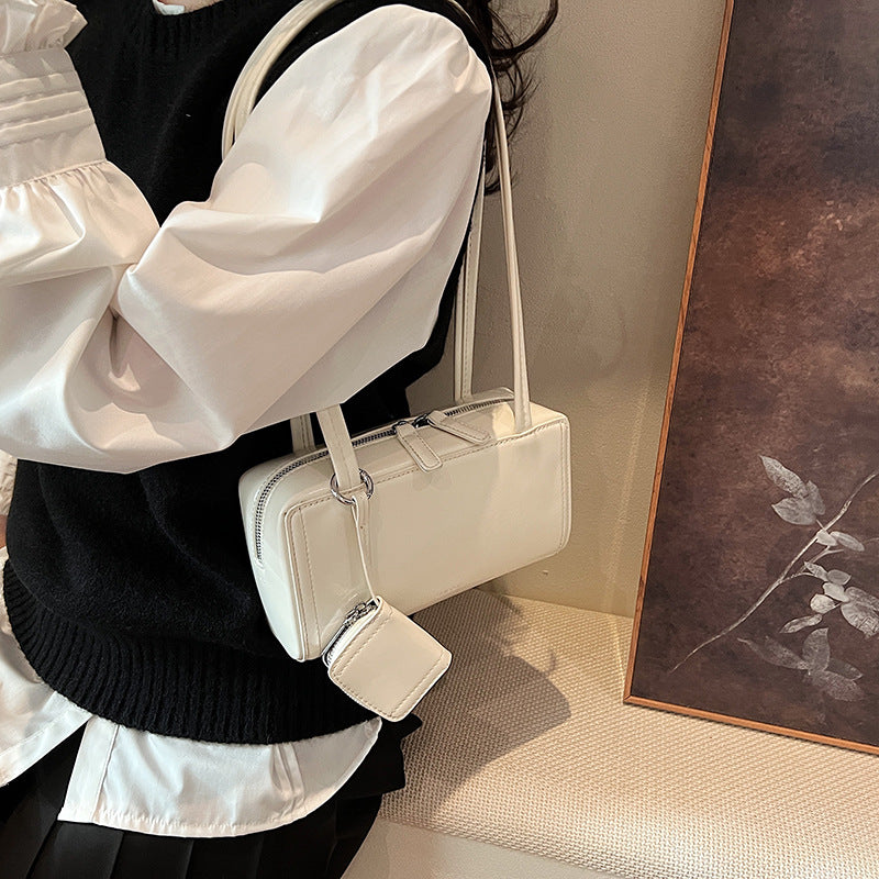 Elegant Structured Handbag Bowlift