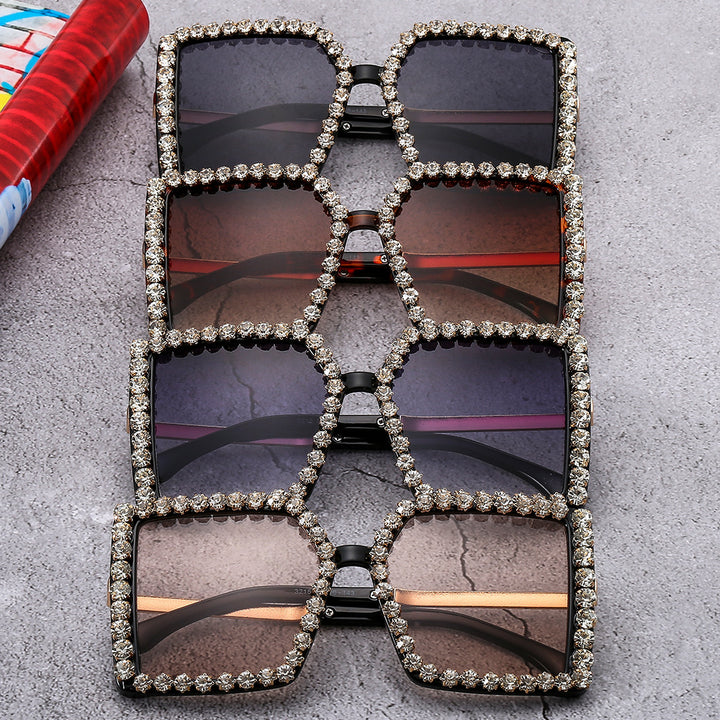 Ladies glamorous sunglasses with square frame Bowlift