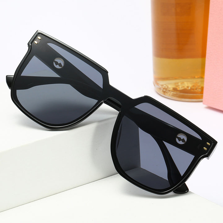 Women striking sunglasses with a distinctive geometric frame Bowlift