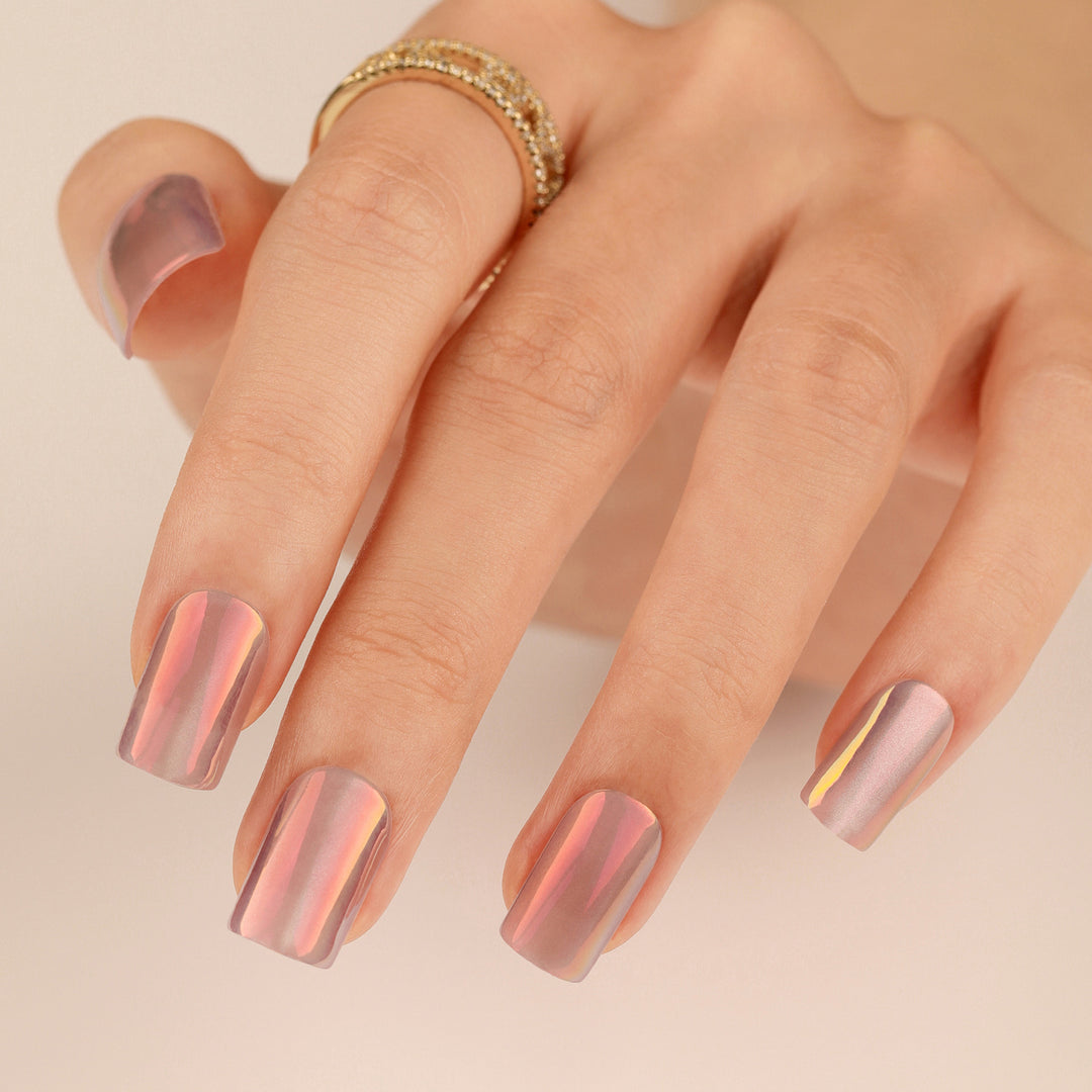 Elegant and stylish artificial nails Bowlift