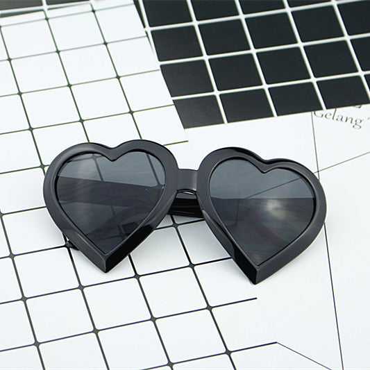 Women's Heart-Shaped Sunglasses in Modern Design Bowlift