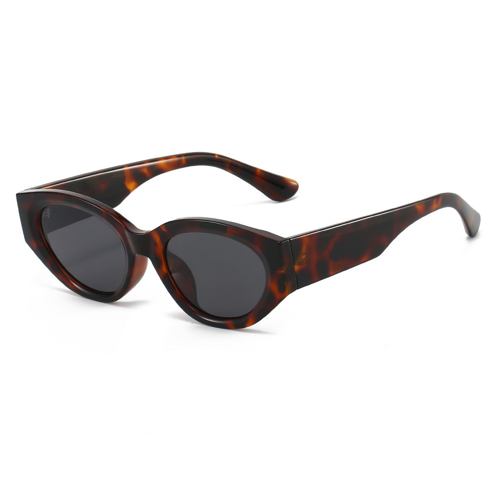 Women Cat-Eye Sunglasses with modern, transparent frame and UV protection Bowlift