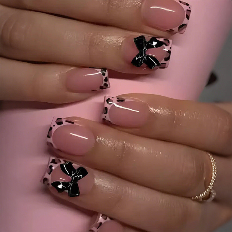 Decorative Press-On Nail Art Set with Unique Bow and Leopard Accents Bowlift