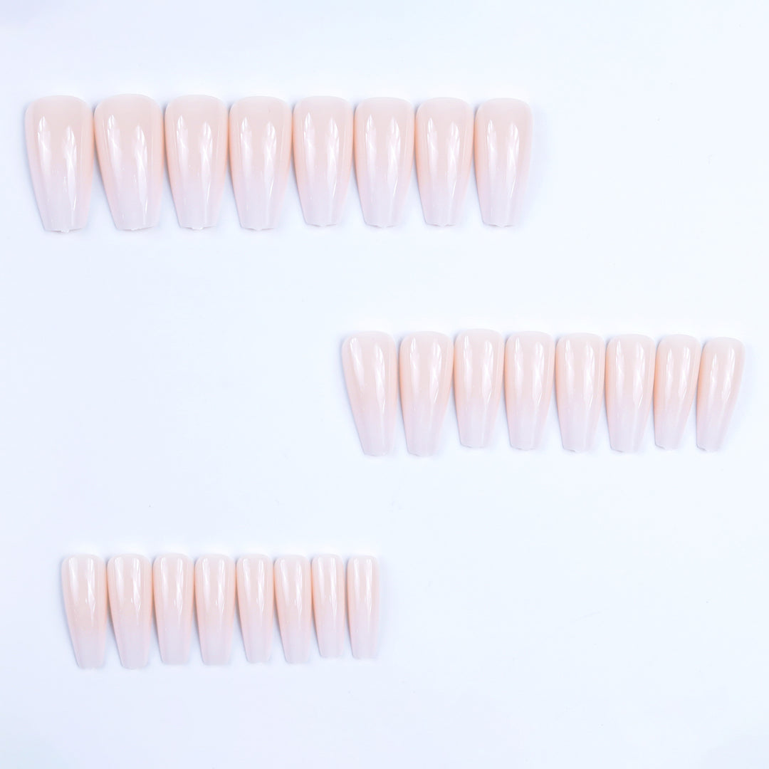 Artificial Nail Tips in Modern Stiletto Design Bowlift