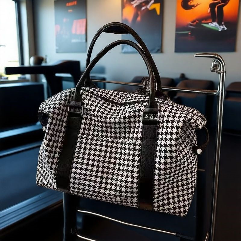 Spacious Tote Bag With Stylish Houndstooth Pattern Bowlift