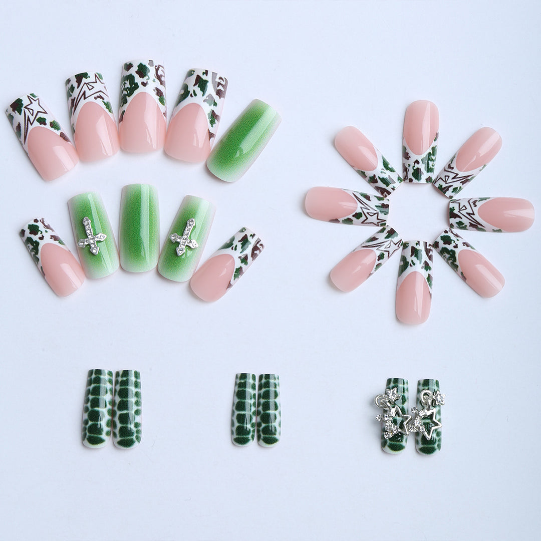 Artificial nails with striking design Bowlift