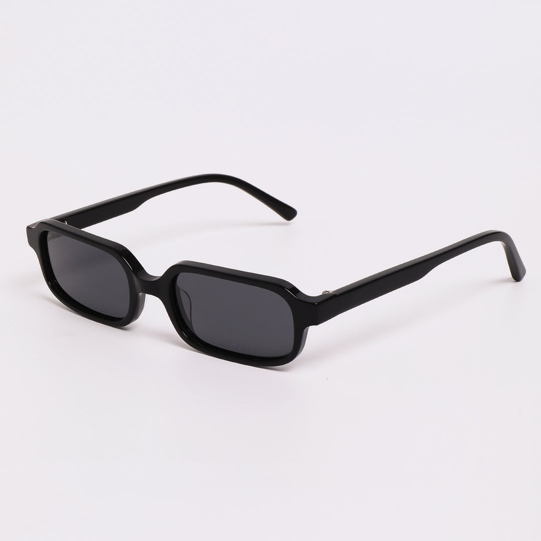 Women's sunglasses in a modern, angular design with advanced UV protection lenses Bowlift