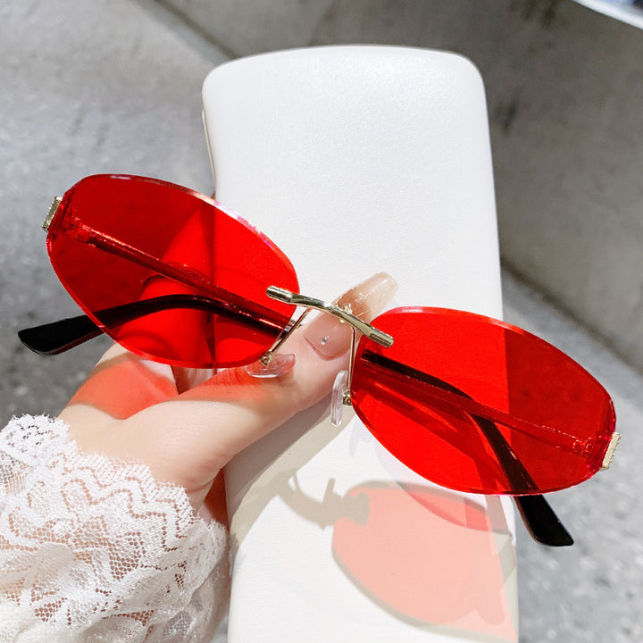 Ladies sunglasses in modern oval design with contrasting frame Bowlift